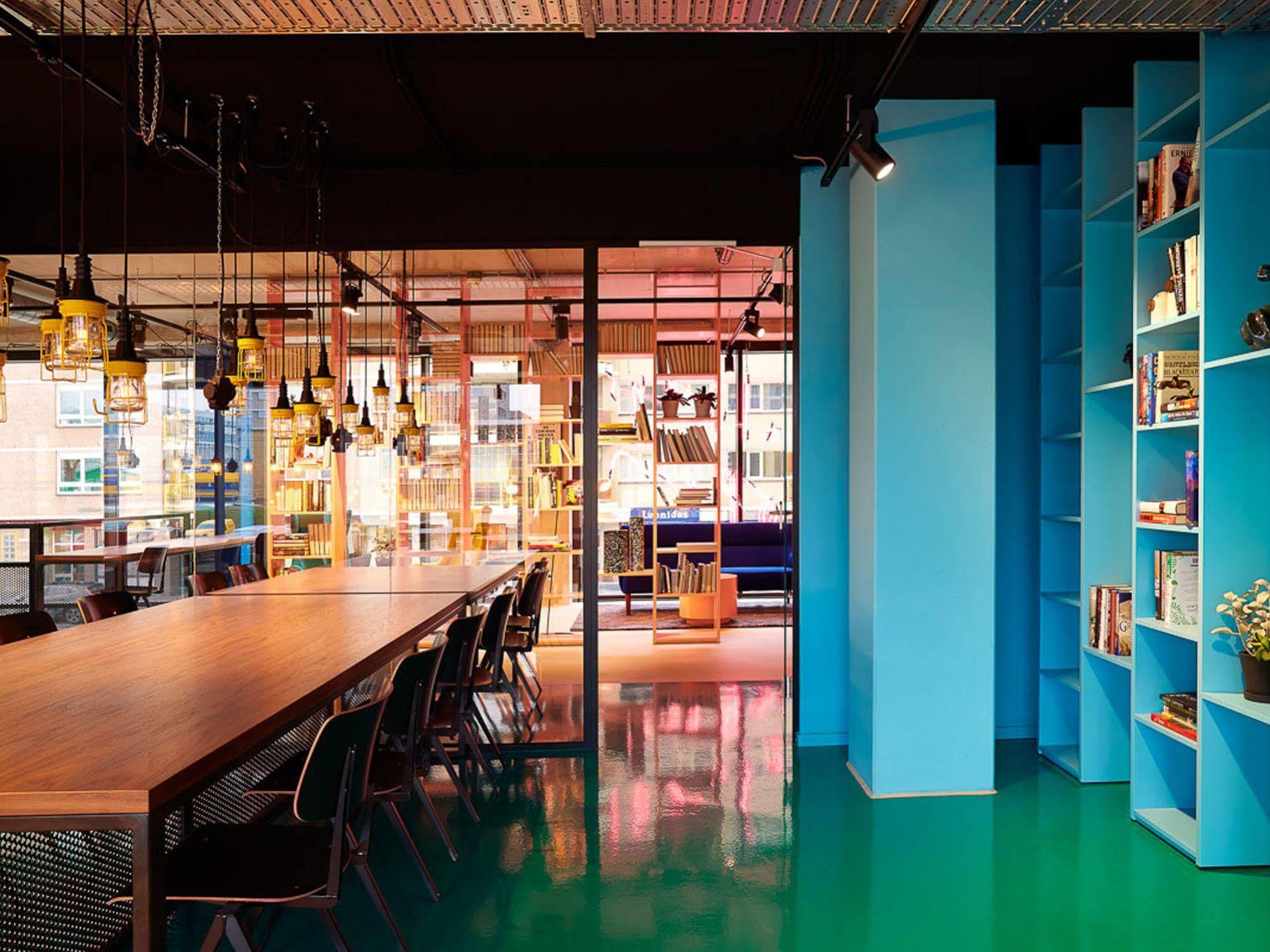 Hotel The Social Hub Eindhoven Esterno foto