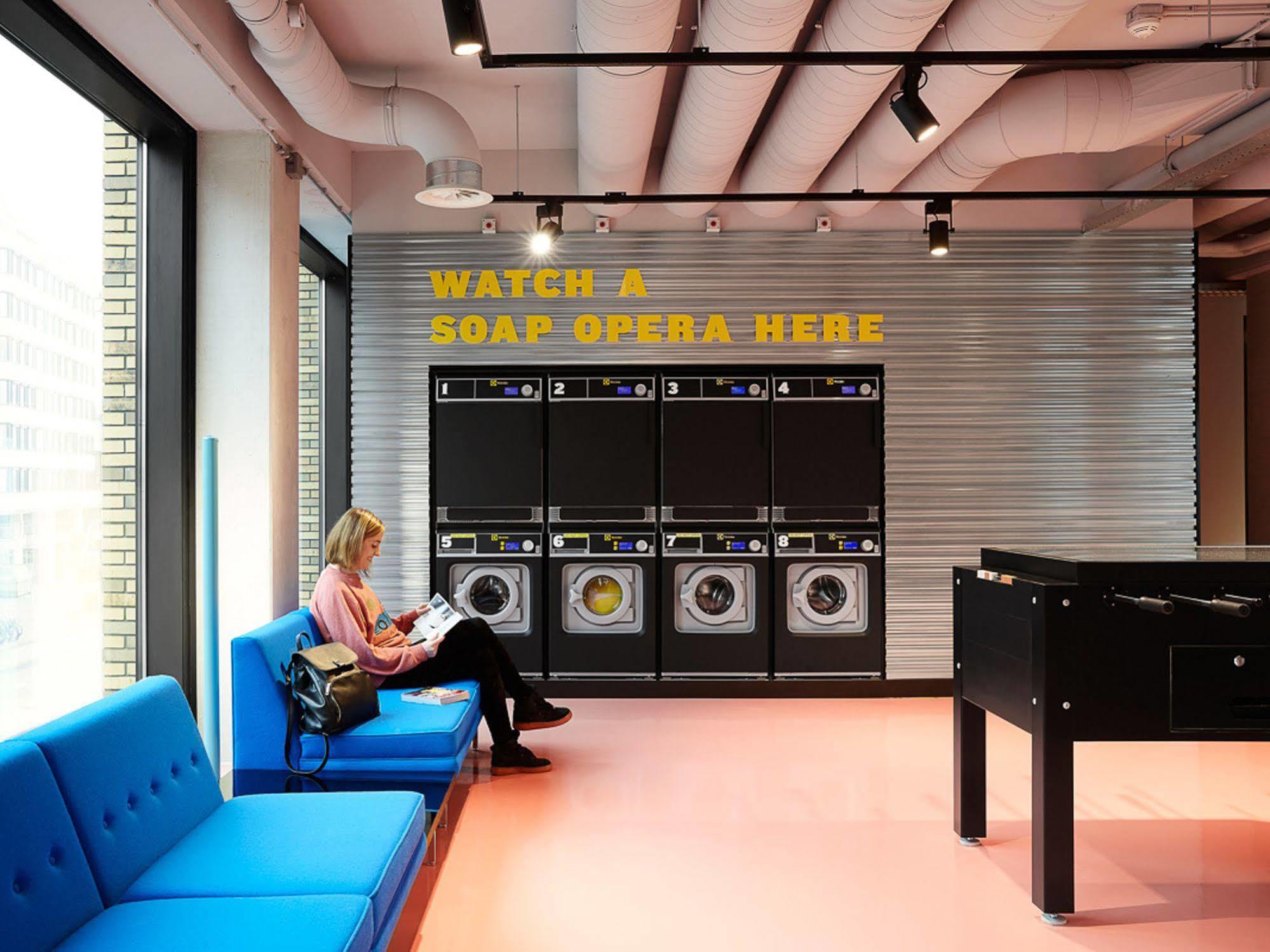 Hotel The Social Hub Eindhoven Esterno foto