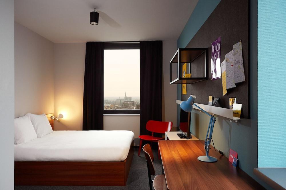 Hotel The Social Hub Eindhoven Esterno foto